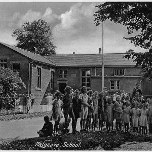 SchoolChildrenoutsidePalgraveSchool1
