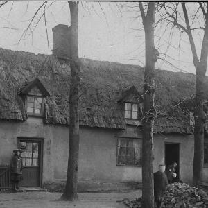 ThatchedCottageandBuildingofReadingRoom1